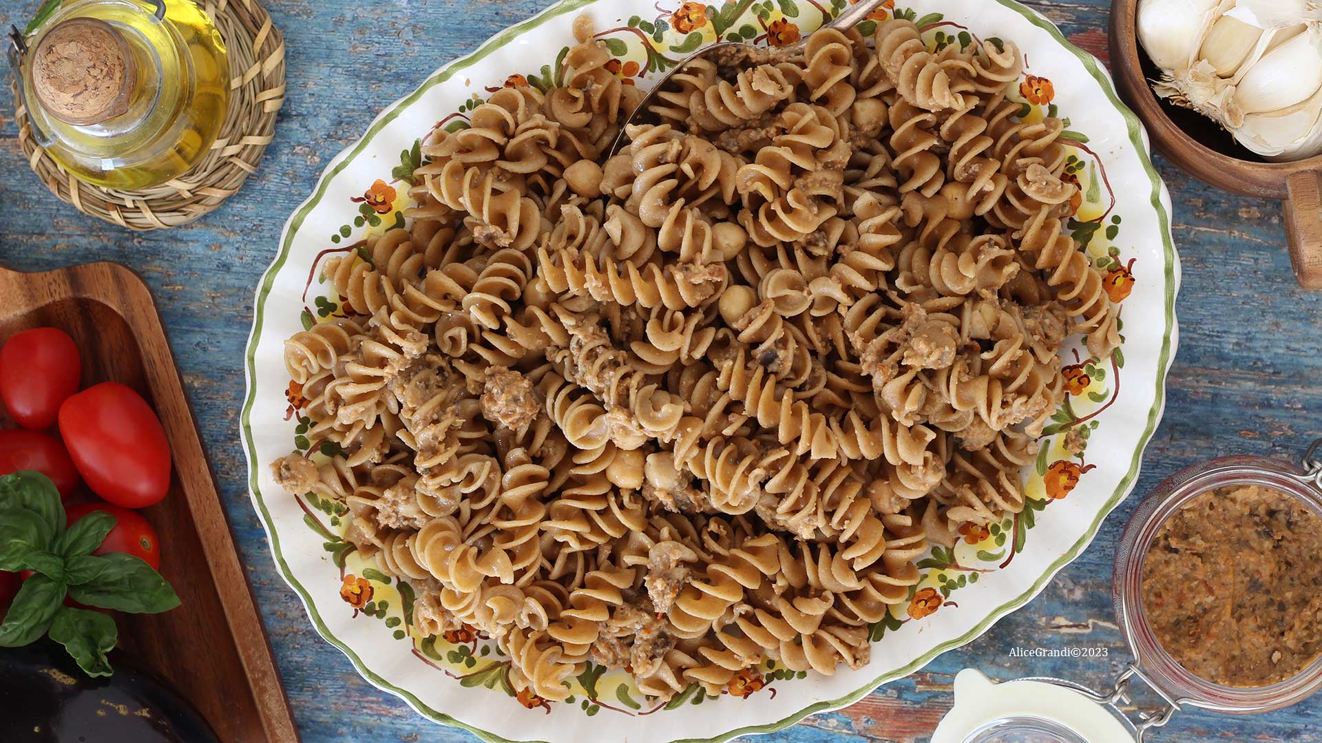 Pasta fredda con pesto di melanzane e ceci - RicetteVegolose