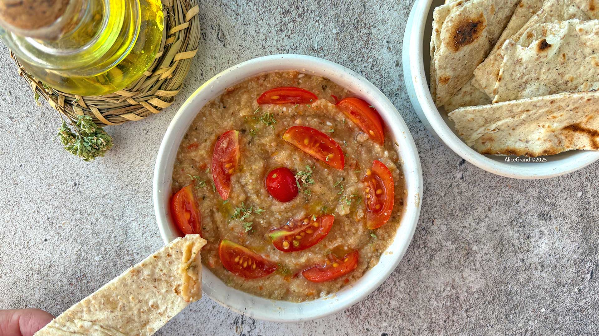 Hummus ceci e pomodorini
